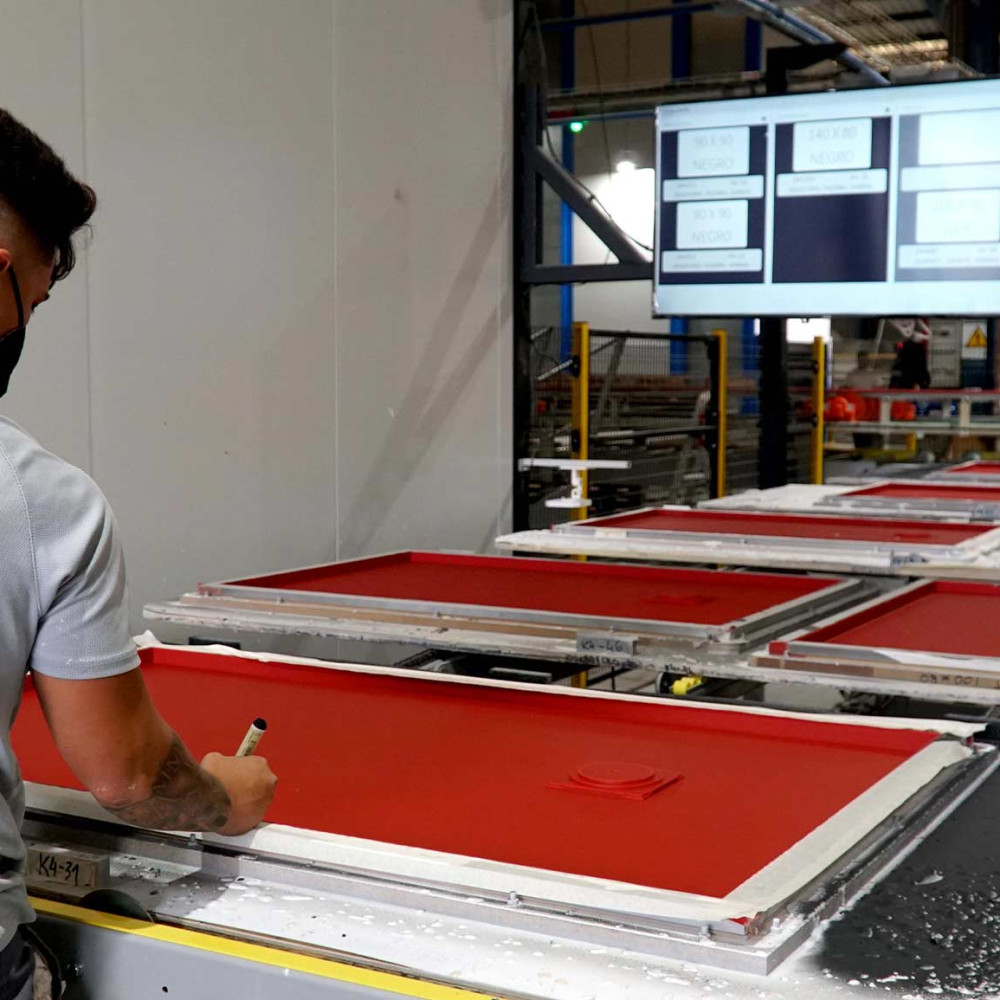 Acquabella uruchamia największą w Europie automatyczną linię produkcyjną brodzików prysznicowych