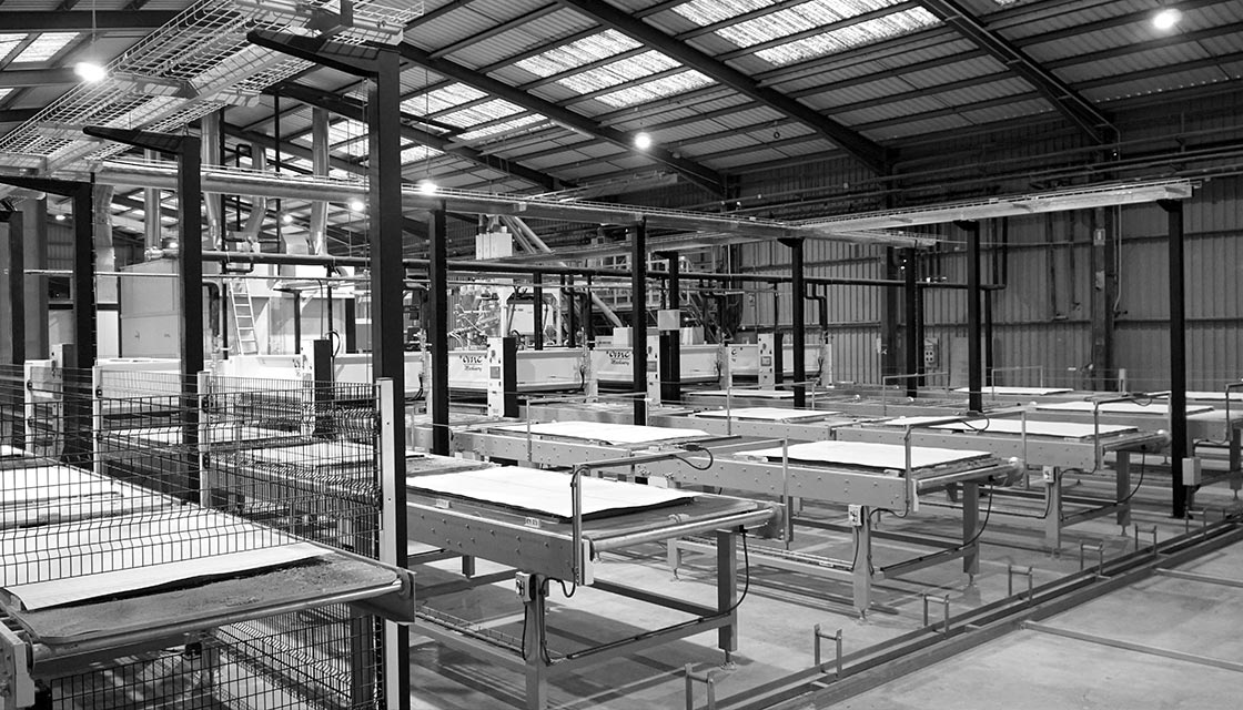 The installation of the 2nd automatic shower tray manufacturing line has made it the largest in Europe, boasting an impressive 7,500 m² and a production capacity of 600,000 shower trays per year. 