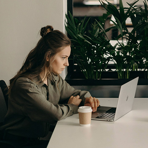 Il cliente richiede informazioni tramite i moduli di contatto del sito web