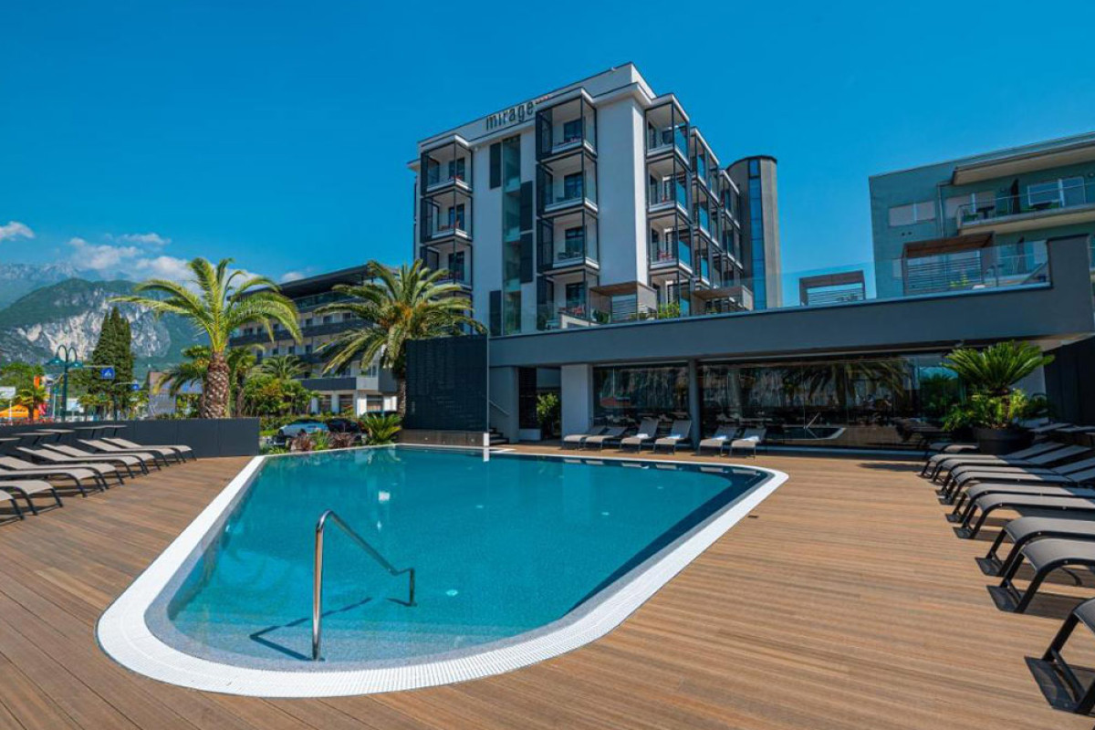 Hotel Mirage: Oaza elegancji i natury w Riva del Garda