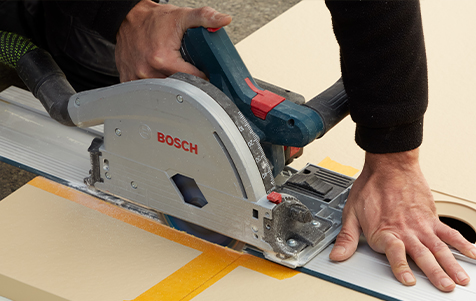 Schneiden einer Acquabella-Duschwanne